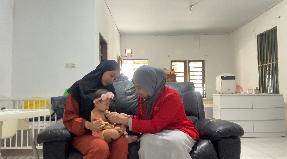 Kunjungan Ketiga Ibu Damping: Pemeriksaan Fisik Bayi dan Edukasi Buku KIA