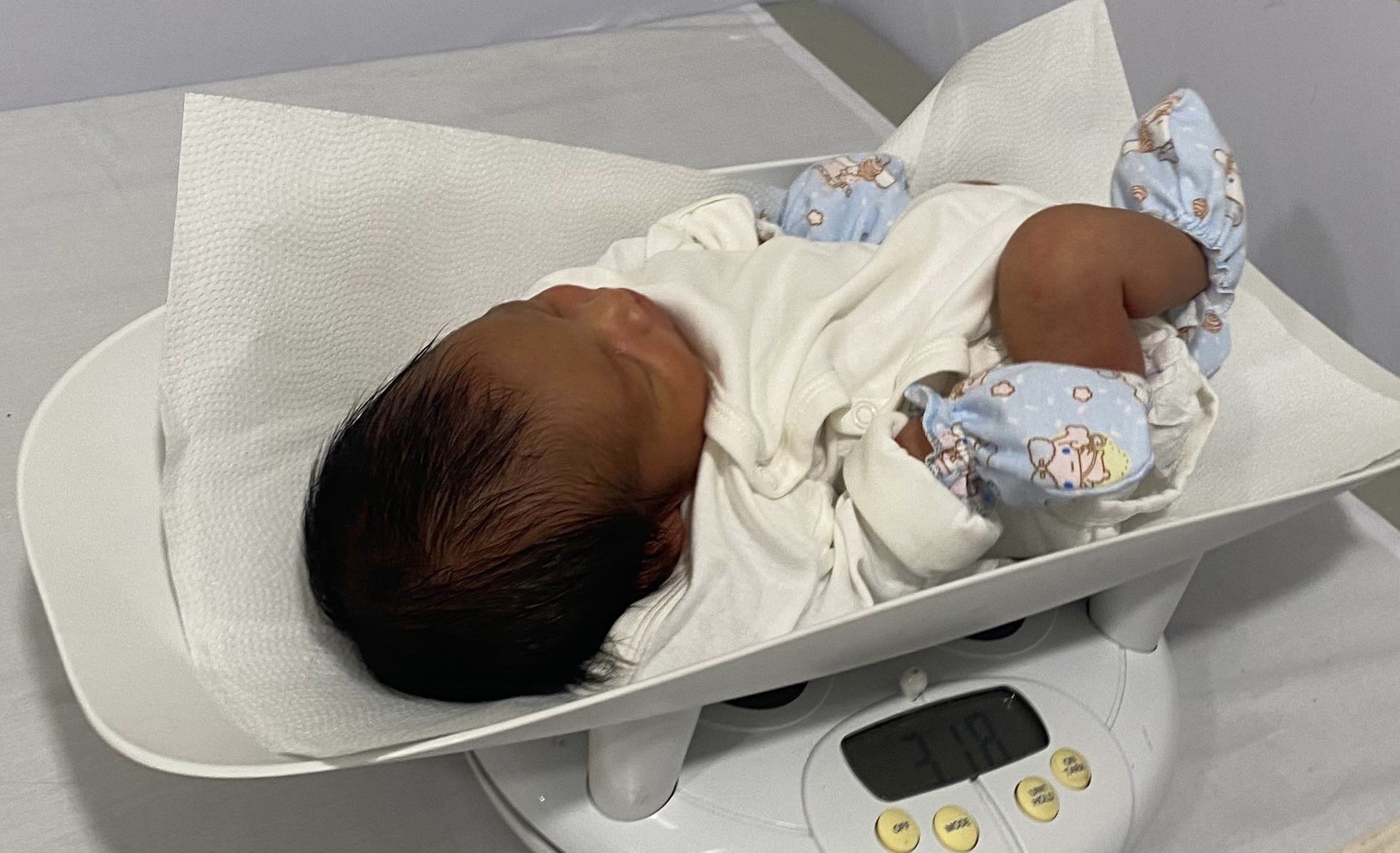 Kunjungan Pertama: Mendampingi Ibu Damping untuk Pengukuran Antropometri pada Bayi di RS