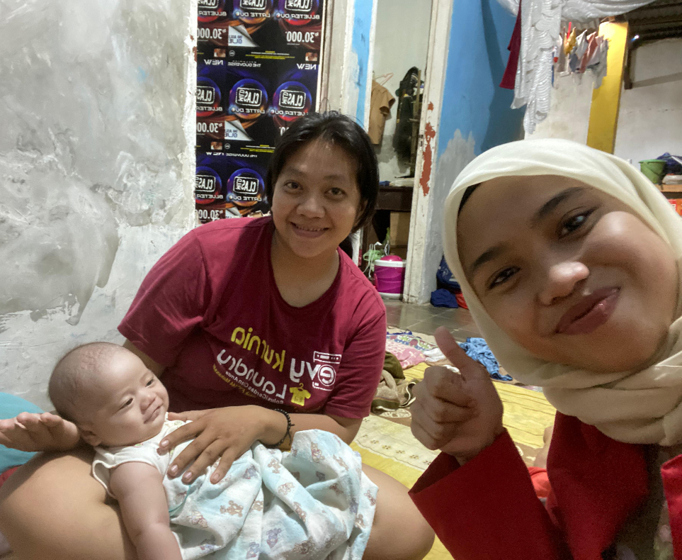 Kunjungan Ketiga P2KD III pada 2 Desember 2025 :  Pemeriksaan Fisik dan Edukasi Penggunaan Buku KIA serta stimulasi perkembangan bayi usia 3 bulan.