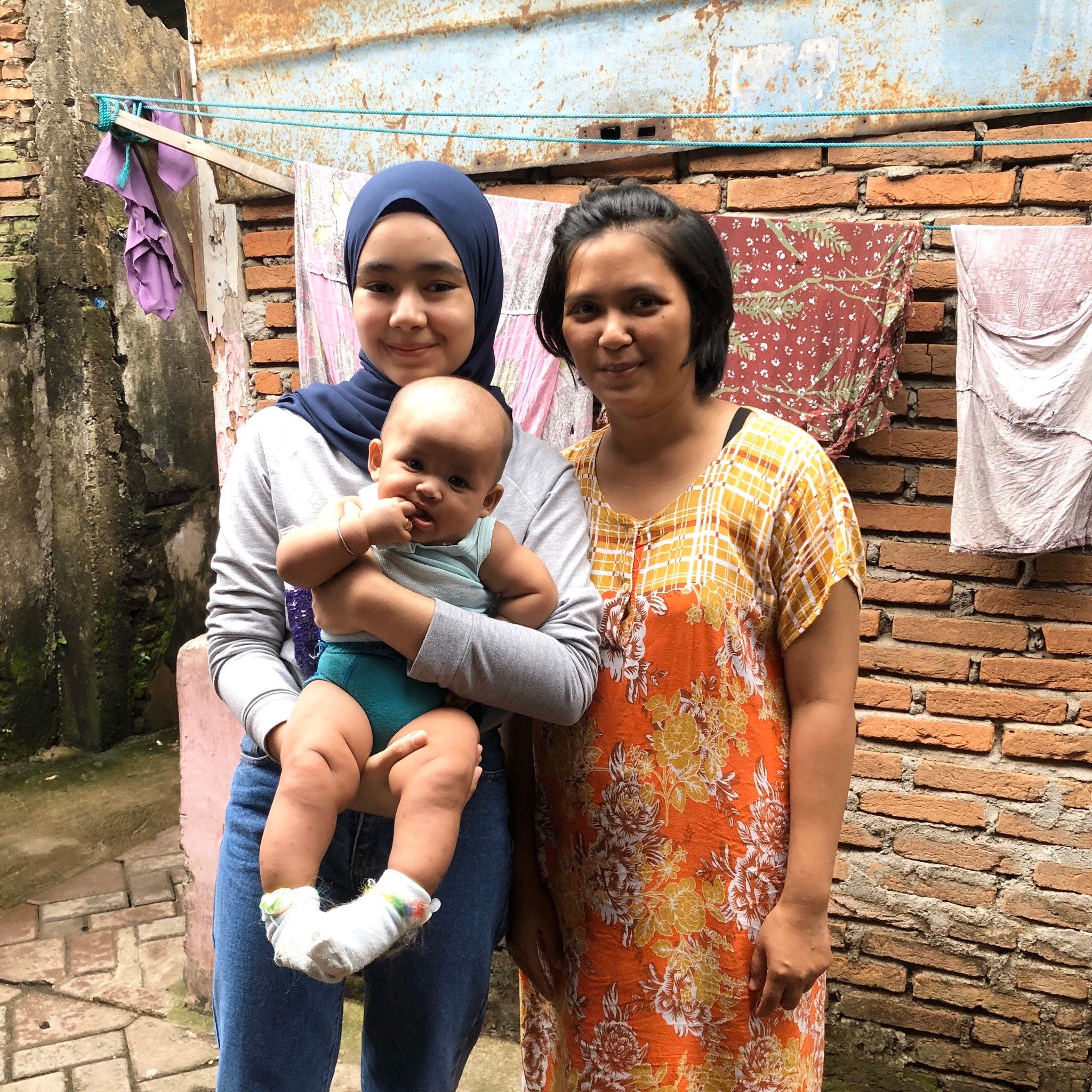 mengunjungi adik Hawa