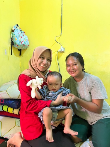 GYADRA ELSHANUM FAISAL bayi yang sangat aktif