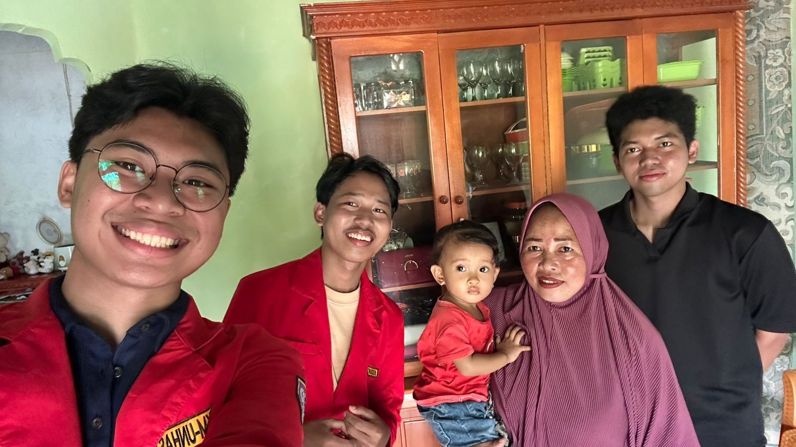 Kunjungan ke lima adek azura