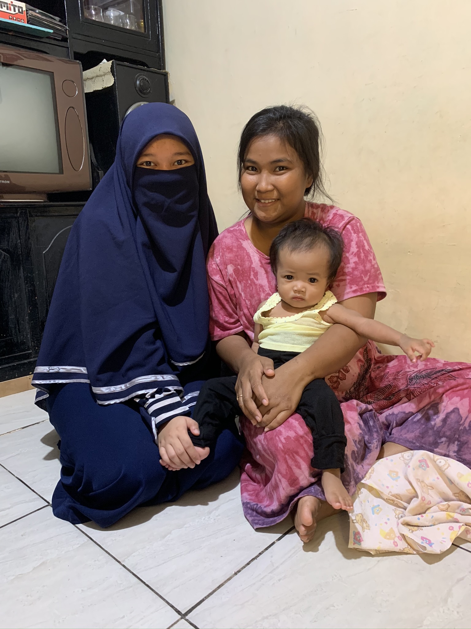 Pertemuan pertama dengan adek Azizah