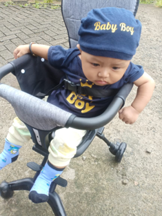 Si kecil sudah bisa jalan