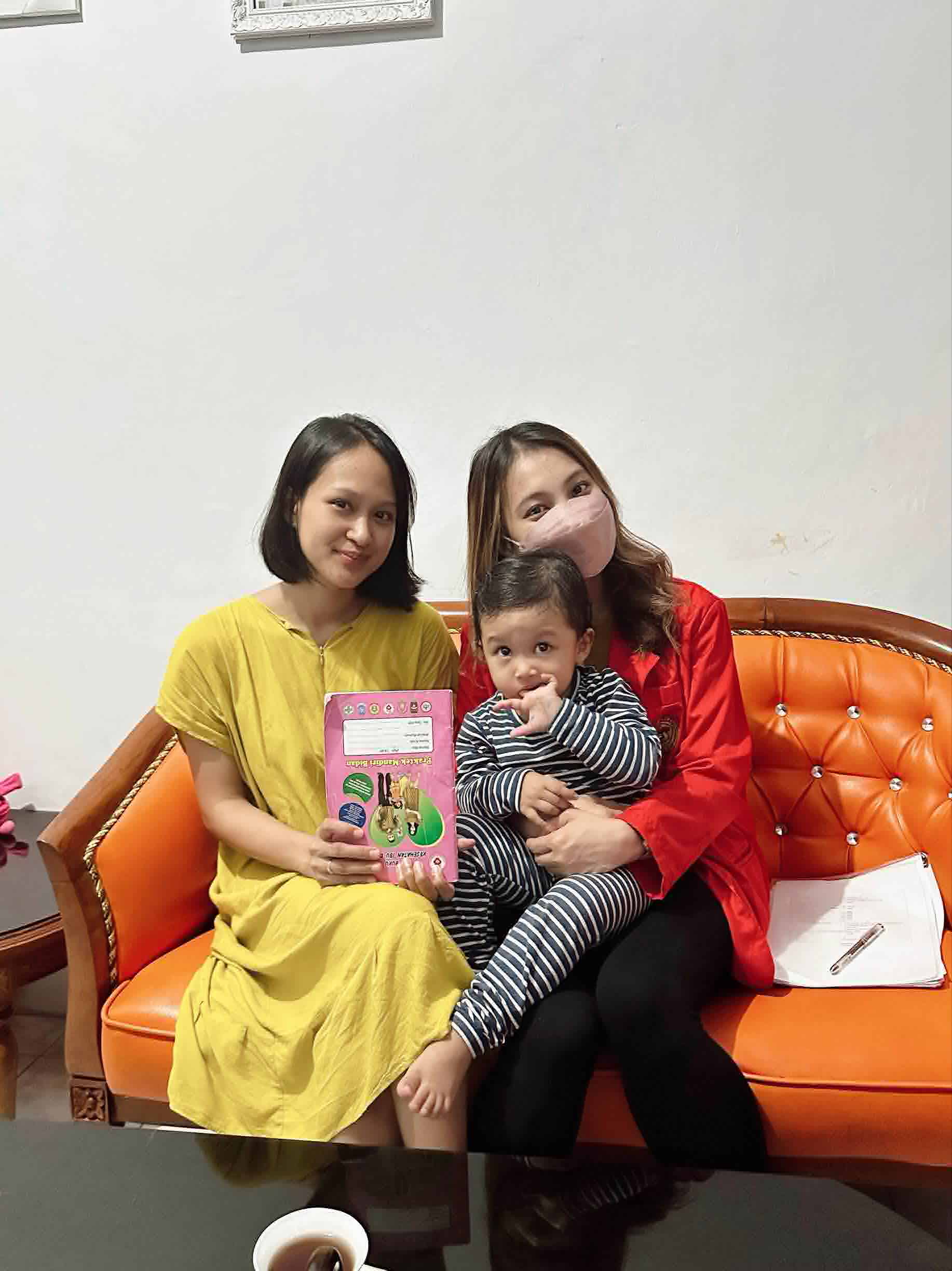 Disambut hangat oleh ibu Ayu