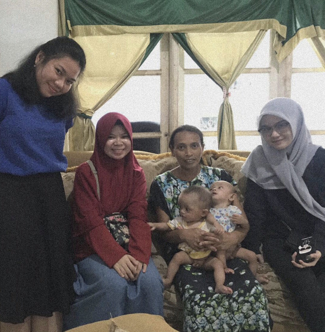 Berkunjung ke Si Kembar